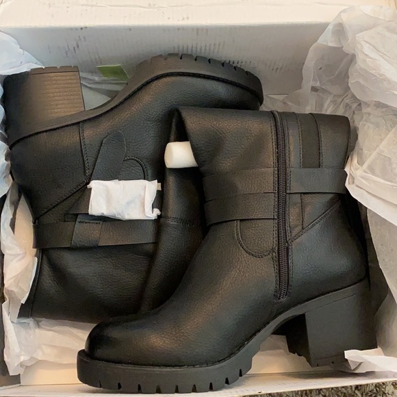 NWT TORRID WW/CALF Lug Sole Buckle Boot - Picture 8 of 11